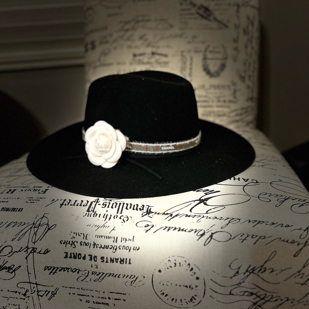 Super cute fedora - great condition